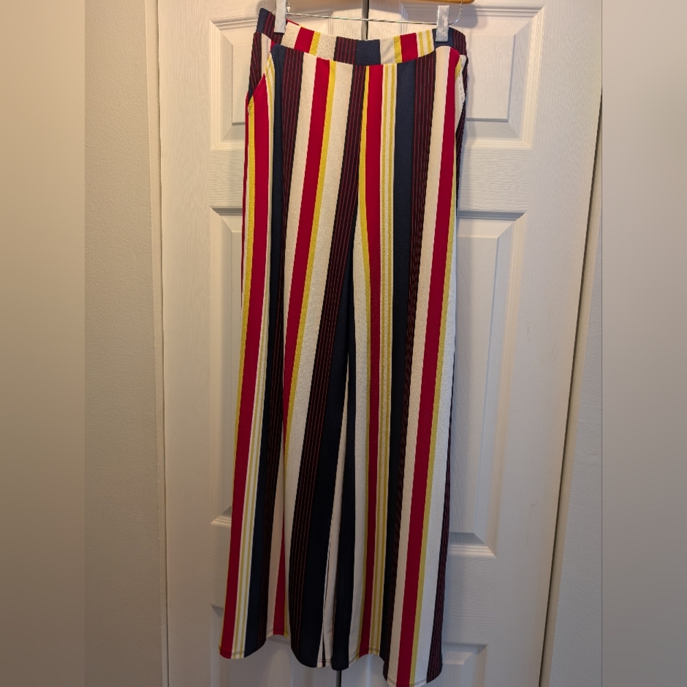 Women's Wide Leg Pants with Pockets.